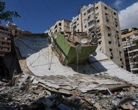 Il cessate il fuoco in Libano sempre più fragile dopo attacchi israele contro civili e scontri con Hezbollah