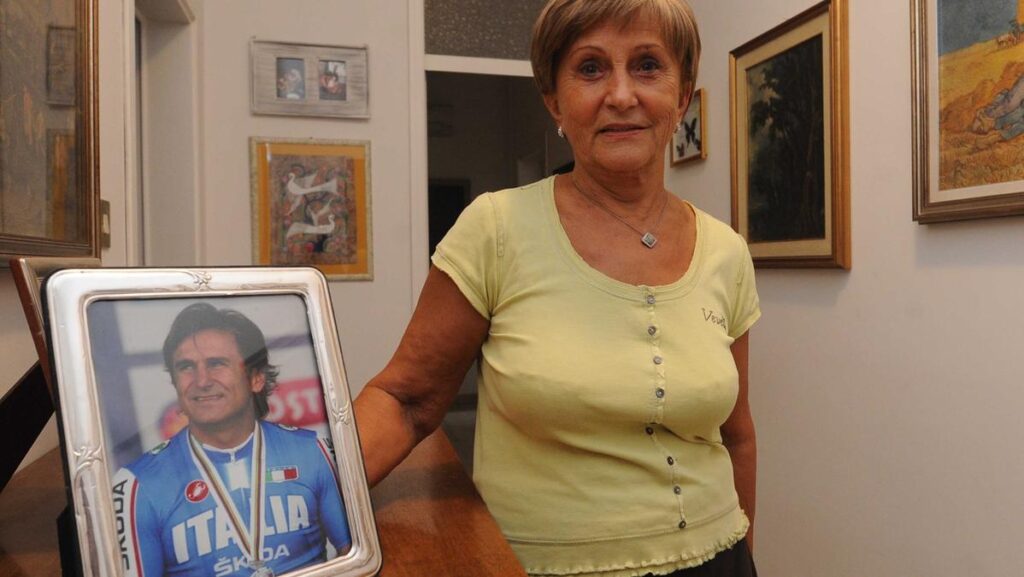 Il dolore di mamma Anna per la scomparsa di Alex Zanardi: “Stava bene prima, poi è sparito”