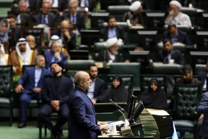 Il generale Ahmad Vahidi, figura chiave per la sicurezza dell'Iran, presenta un accordo agli Stati Uniti