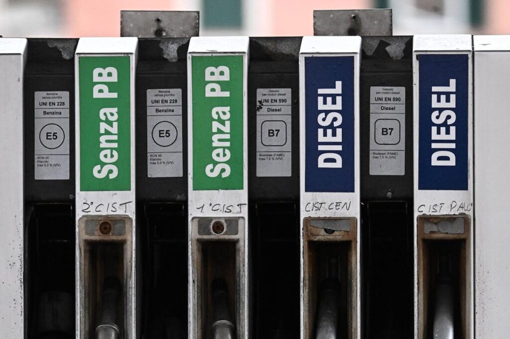 Il governo proroga la riduzione delle accise sui carburanti fino al 22 maggio