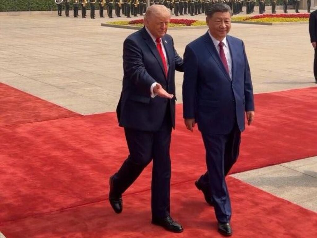 Il linguaggio del corpo di Xi e Trump: un incontro con tensioni e momenti controversi