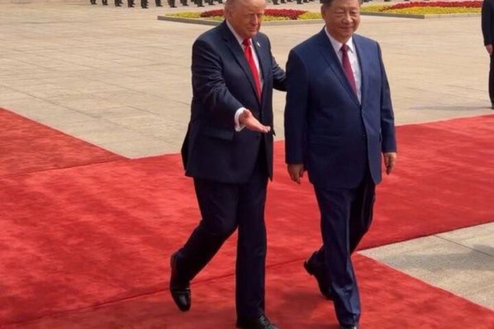 Il linguaggio del corpo di Xi e Trump: un incontro con tensioni e momenti controversi