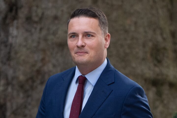 Il ministro della salute britannico Wes Streeting si dimette criticando Keir Starmer