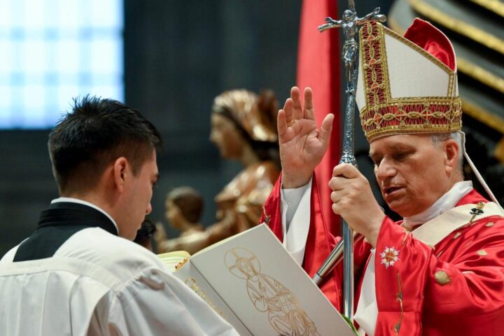Il Papa avverte sui pericoli dell'IA: "Nessun algoritmo rende la guerra accettabile"