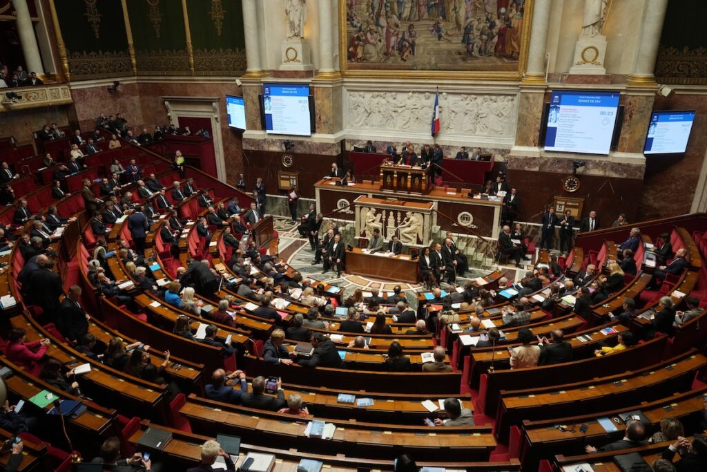 Il parlamento francese approva l'abrogazione del codice schiavista "Code noir"