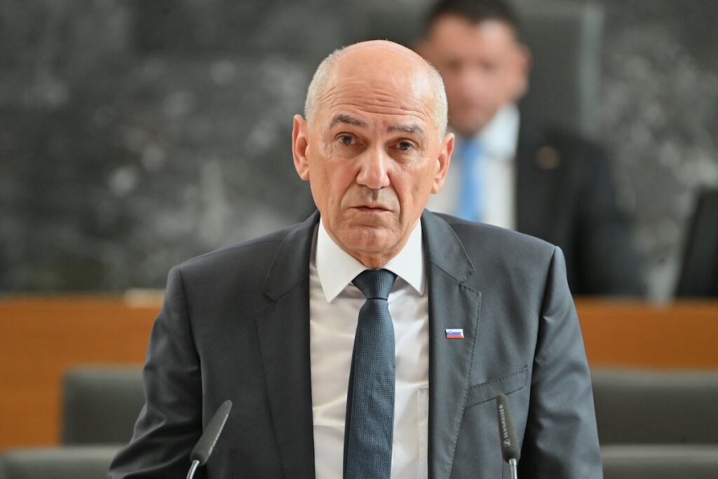 Il parlamento sloveno elegge Janez Janša come nuovo primo ministro con una coalizione di centrodestra