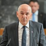 Il parlamento sloveno elegge Janez Janša come nuovo primo ministro con una coalizione di centrodestra
