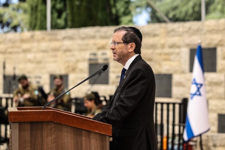 Il presidente israeliano Herzog condanna la violenza dei coloni e il trattamento dei prigionieri