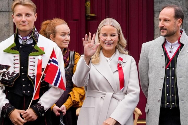 Il principe Haakon di Norvegia abbrevia la visita a Tokyo a causa del peggioramento della salute della principessa Mette Marit