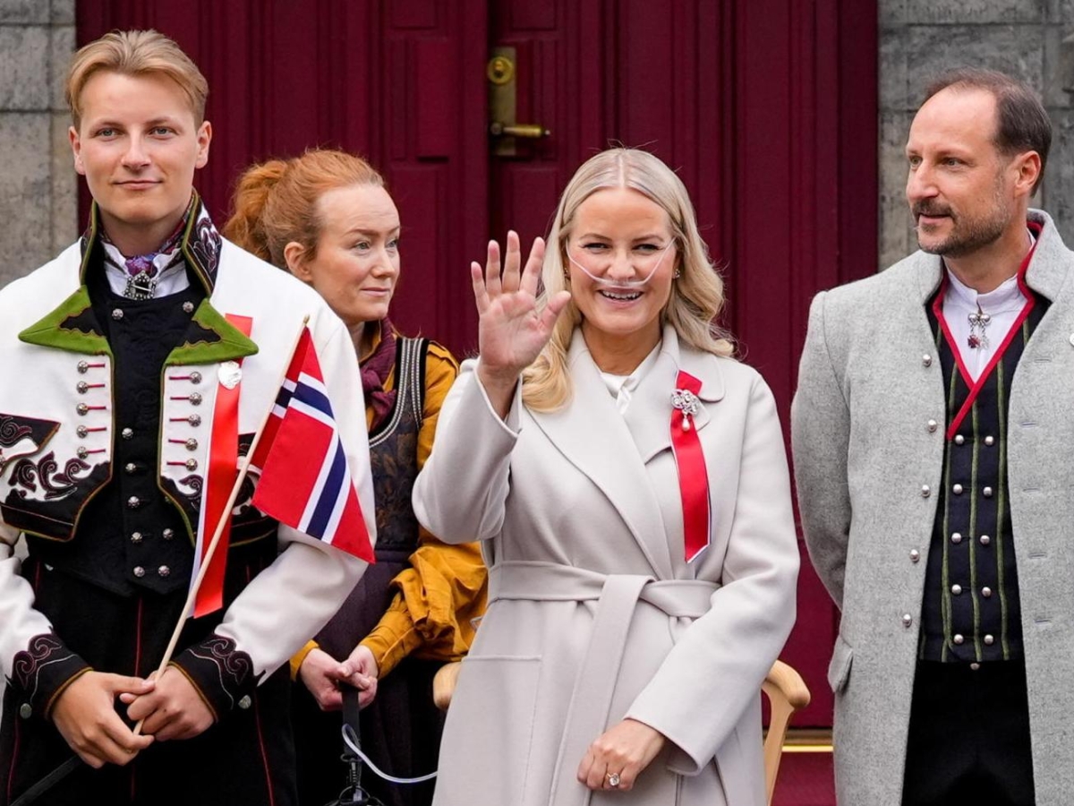 Il principe Haakon di Norvegia abbrevia la visita a Tokyo a causa del peggioramento della salute della principessa Mette Marit