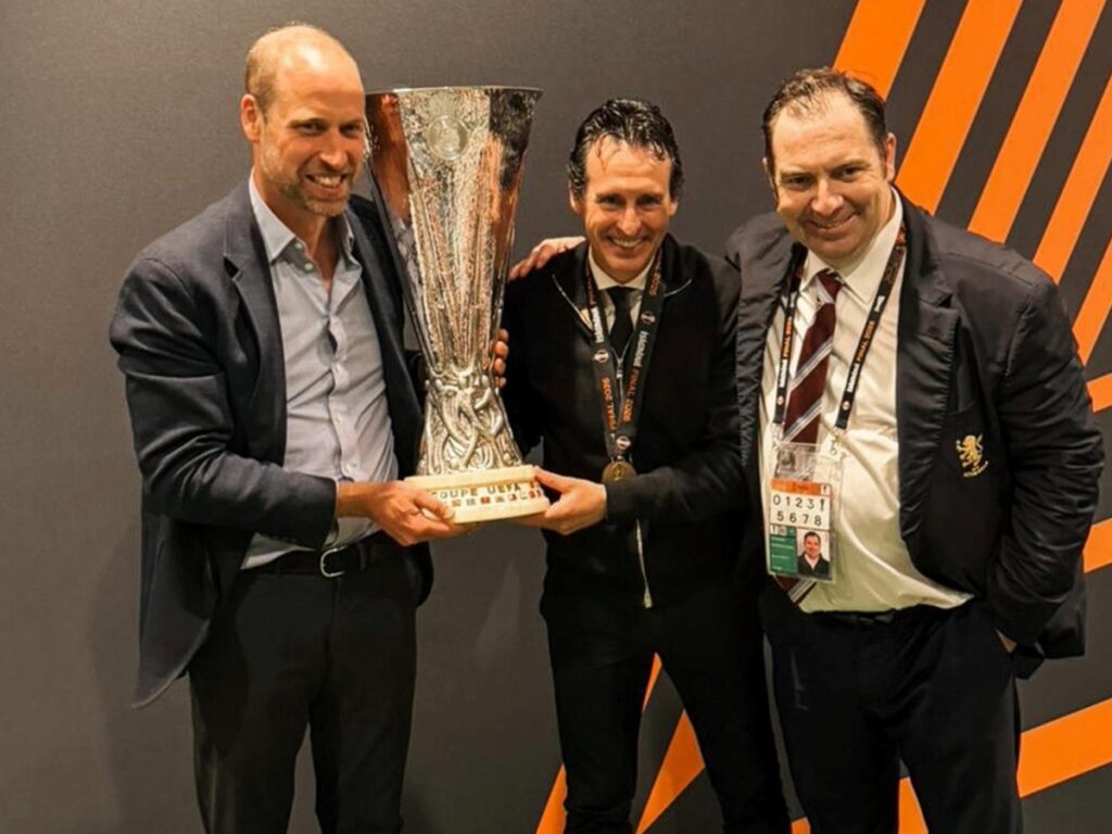 Il principe William in lacrime per la vittoria dell'Aston Villa nella finale di Europa League a Istanbul