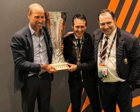 Il principe William in lacrime per la vittoria dell'Aston Villa nella finale di Europa League a Istanbul