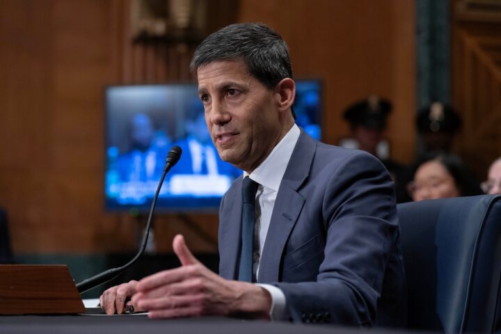 Il Senato degli Stati Uniti conferma Kevin Warsh nuovo capo della Federal Reserve