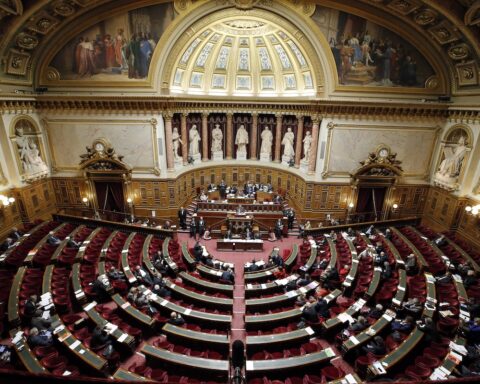 Il Senato francese boccia la legge sul suicidio assistito ma approva quella sulle cure palliative