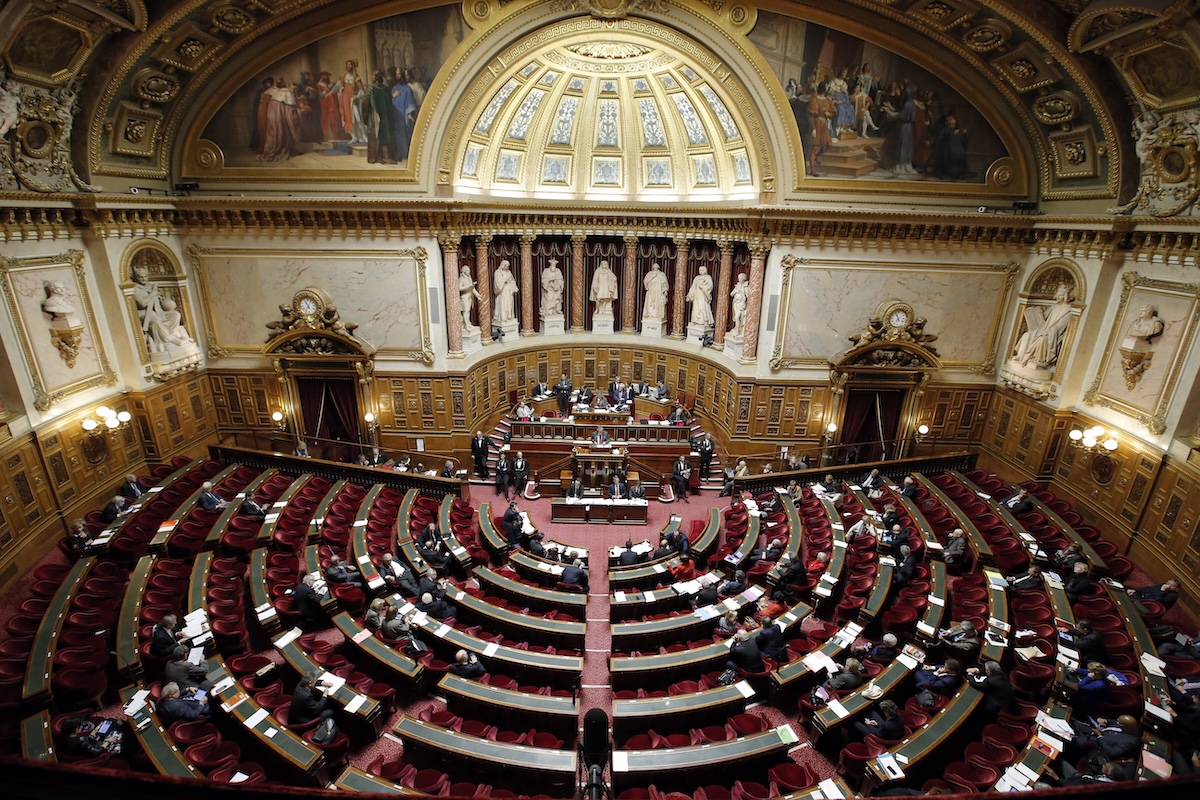 Il Senato francese boccia la legge sul suicidio assistito ma approva quella sulle cure palliative