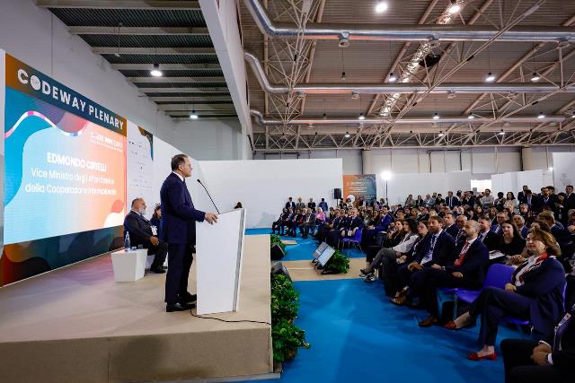 Il vice ministro Cirielli inaugura Codeway Expo 2026 a Roma, promuovendo la cooperazione internazionale