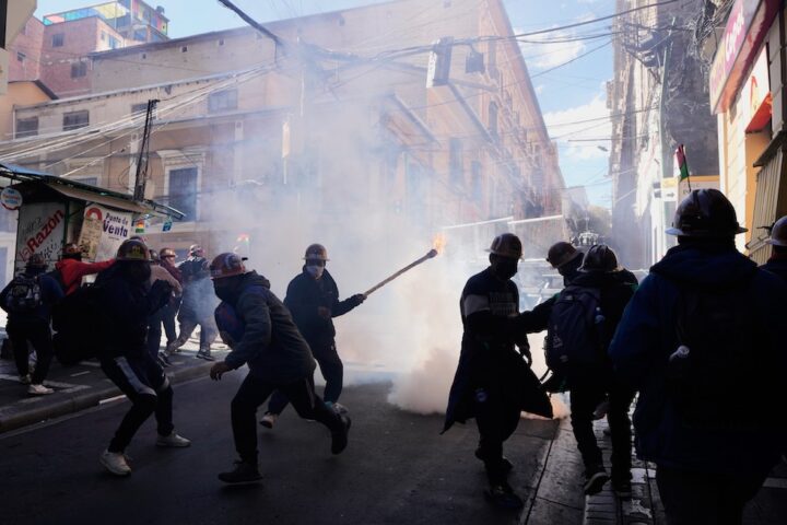 In Bolivia proteste di minatori contro le dimissioni del presidente Rodrigo Paz
