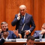 In Romania socialisti e destra estrema uniti per la caduta del governo Bolojan