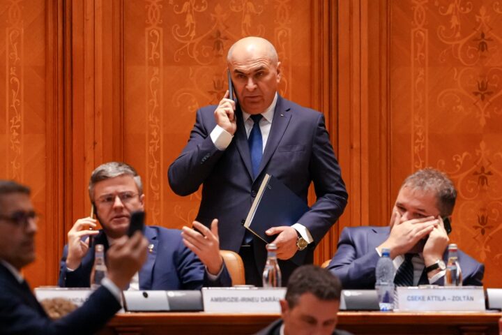 In Romania socialisti e destra estrema uniti per la caduta del governo Bolojan