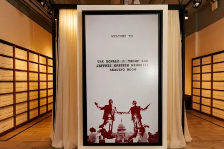 Inaugurazione a New York del museo Epstein con 3,5 milioni di documenti sul finanziere pedofilo