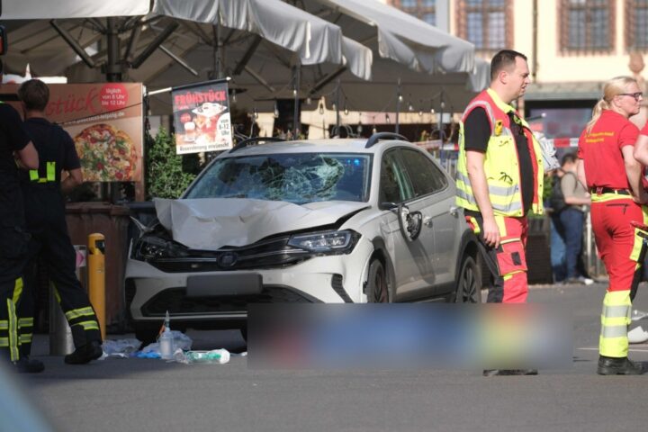 Incidente a Lipsia: auto investe pedoni, due morti e venti feriti, arrestato il conducente