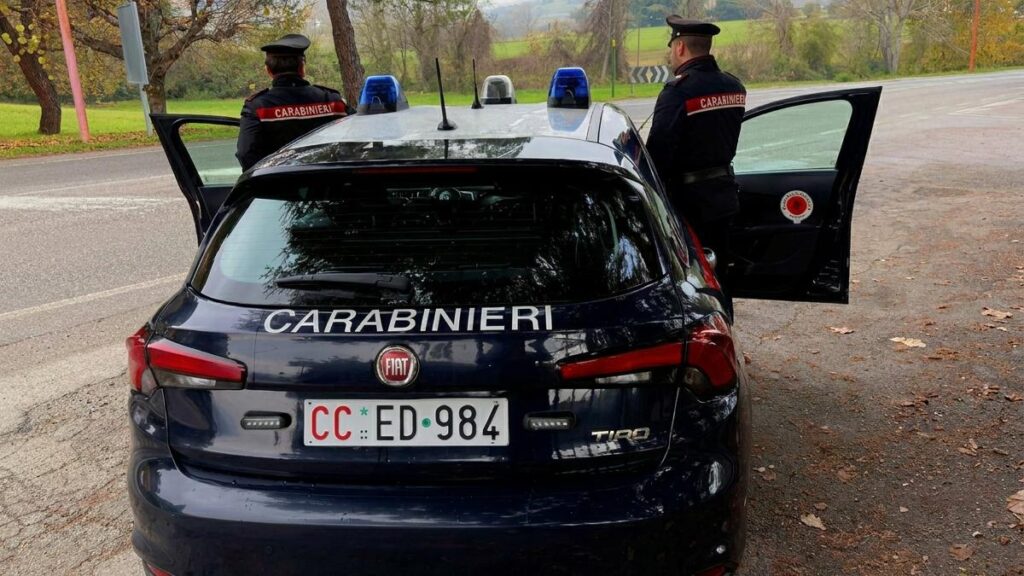 Insegnante arrestato per violenza sessuale su alunne minorenni a Brindisi