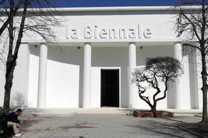 Iran si ritira dalla Biennale di Venezia in mezzo a polemiche e tensioni internazionali