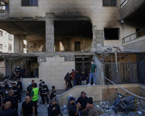 Israele bombarda Beirut per la prima volta dal 6 maggio, obiettivo miliziano di Hezbollah