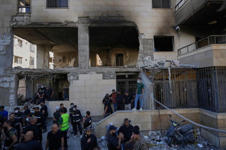 Israele bombarda Beirut per la prima volta dal 6 maggio, obiettivo miliziano di Hezbollah
