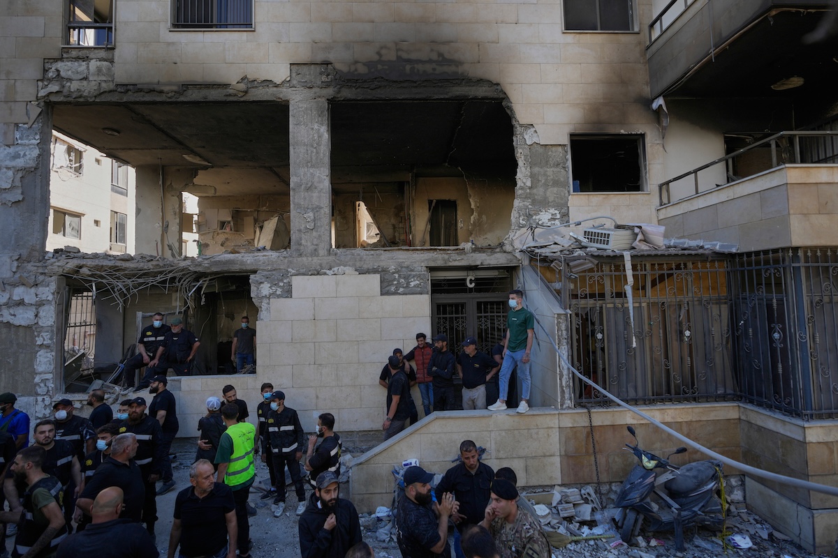Israele bombarda Beirut per la prima volta dal 6 maggio, obiettivo miliziano di Hezbollah