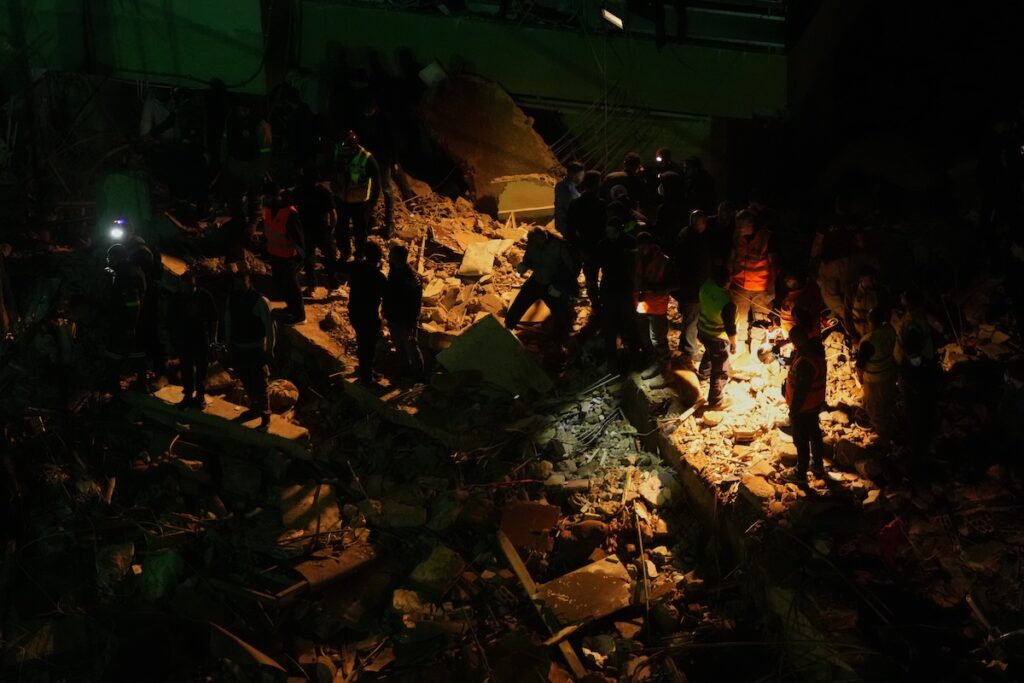Israele colpisce Beirut per la prima volta dal cessate il fuoco del 16 aprile