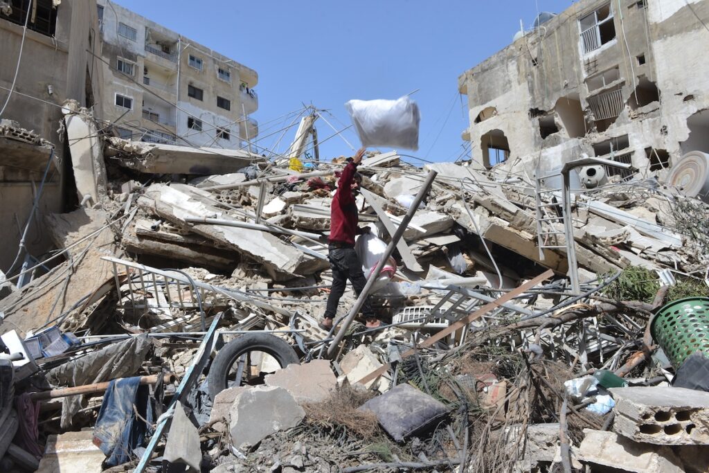 Israele continua a bombardare il sud del Libano, uccidendo almeno 19 persone martedì