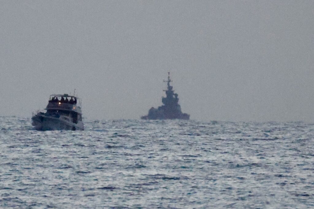 Israele inizia a far sbarcare attivisti della Global Sumud Flotilla nel porto di Ashdod