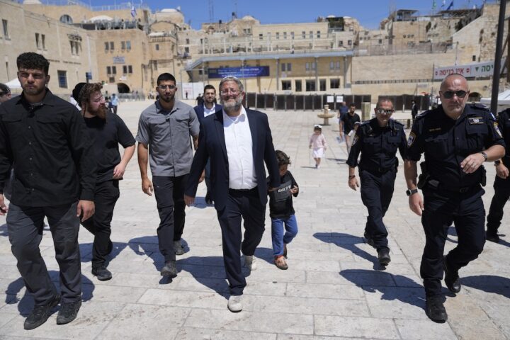Itamar Ben Gvir, ministro israeliano, difende posizioni estremiste e provocatorie