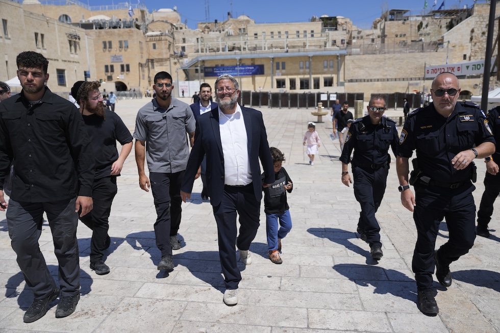 Itamar Ben Gvir, ministro israeliano, difende posizioni estremiste e provocatorie