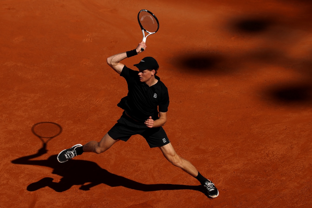 Jannik Sinner avanza in semifinale agli Internazionali d'Italia, batte Rublev 6-2, 6-4
