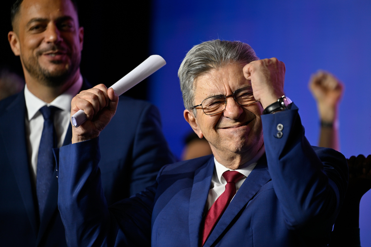 Jean-Luc Mélenchon annuncia la sua candidatura per le elezioni presidenziali francesi del 2027