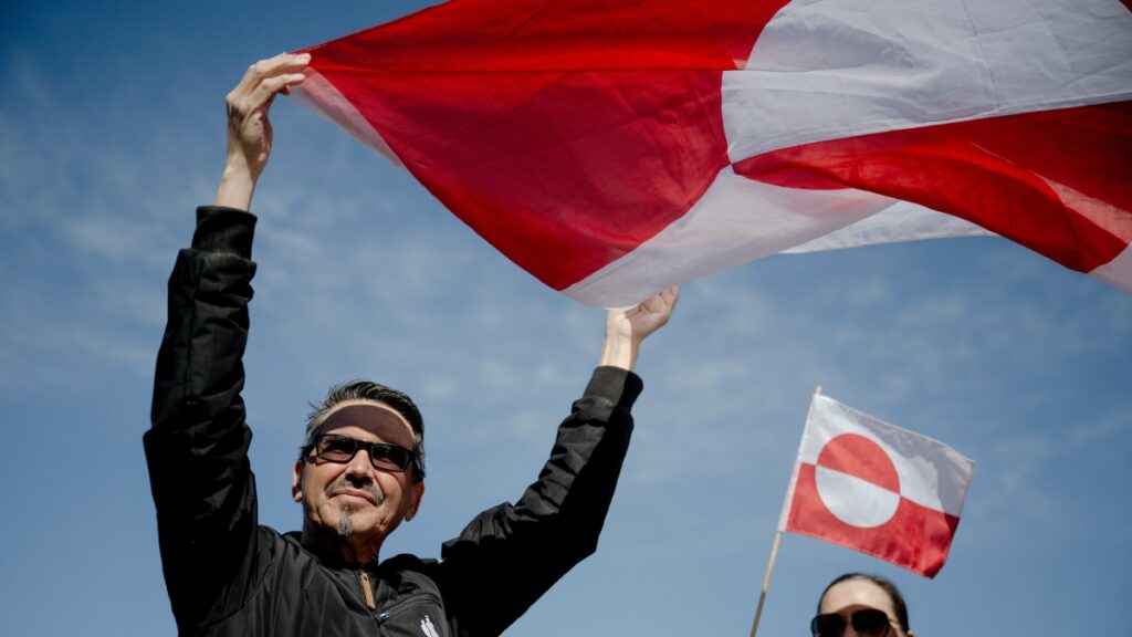 Jeff Landry torna negli Usa dopo la missione in Groenlandia, escluso l'uso della forza