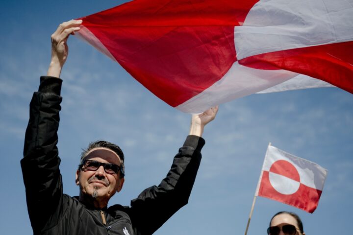 Jeff Landry torna negli Usa dopo la missione in Groenlandia, escluso l'uso della forza