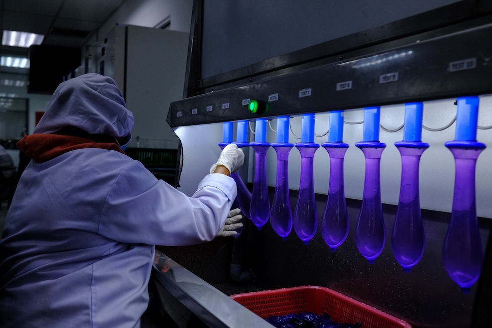 Karex, leader mondiale nella produzione di preservativi, affronta gravi difficoltà economiche