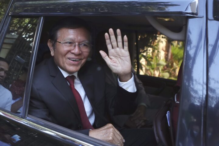 Kem Sokha, ex leader dell'opposizione cambogiana, graziato dopo 27 anni di condanna