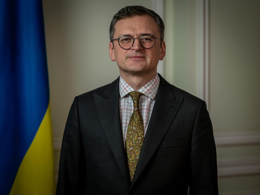 Kuleba: Putin deve rispettare l'Europa e fermare i raid per una pace sincera