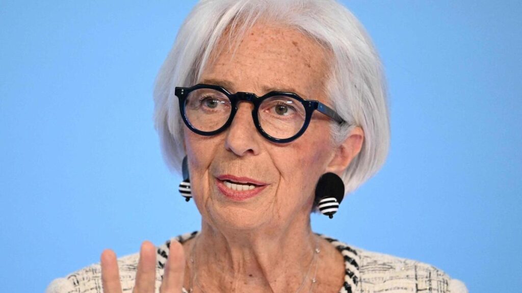 La Bce mantiene i tassi fermi e segnala alta incertezza economica