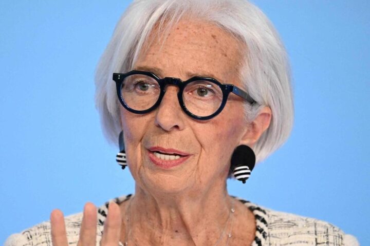 La Bce mantiene i tassi fermi e segnala alta incertezza economica