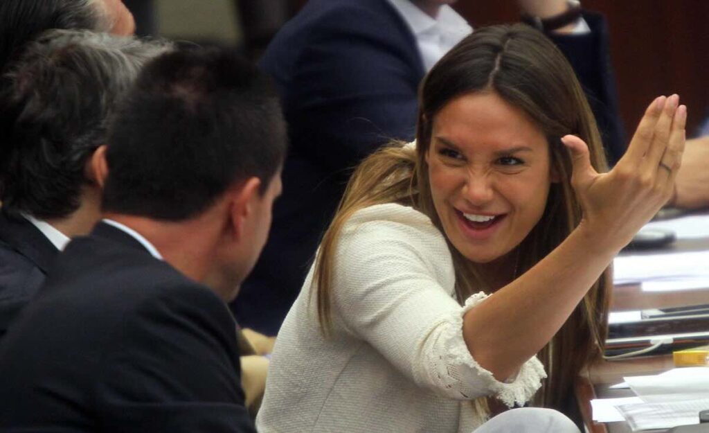 La coppia uruguaiana esclusa dall'adozione di un bambino per Nicole Minetti e Giuseppe Cipriani: il nodo dei requisiti legali e dei precedenti penali