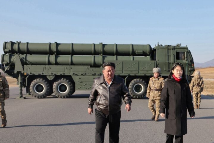 La Corea del Nord annuncia il test di un nuovo sistema di lancio missilistico multiuso