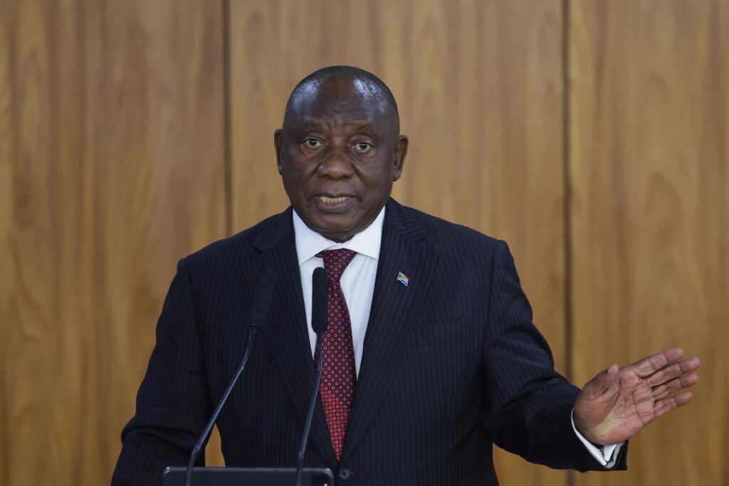 La Corte Costituzionale del Sudafrica stabilisce che il parlamento ha violato la Costituzione respingendo l'impeachment di Ramaphosa nel 2022