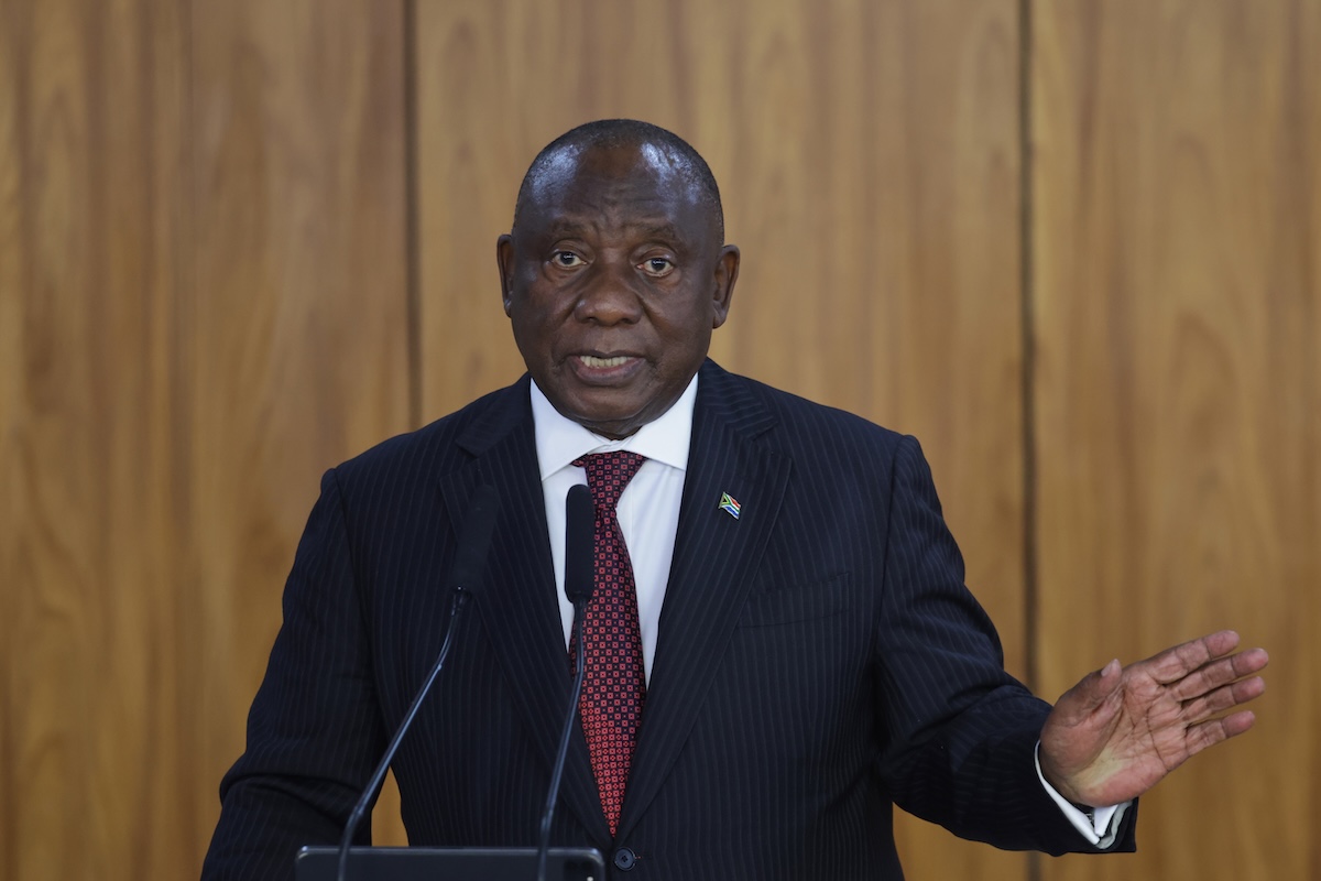 La Corte Costituzionale del Sudafrica stabilisce che il parlamento ha violato la Costituzione respingendo l'impeachment di Ramaphosa nel 2022