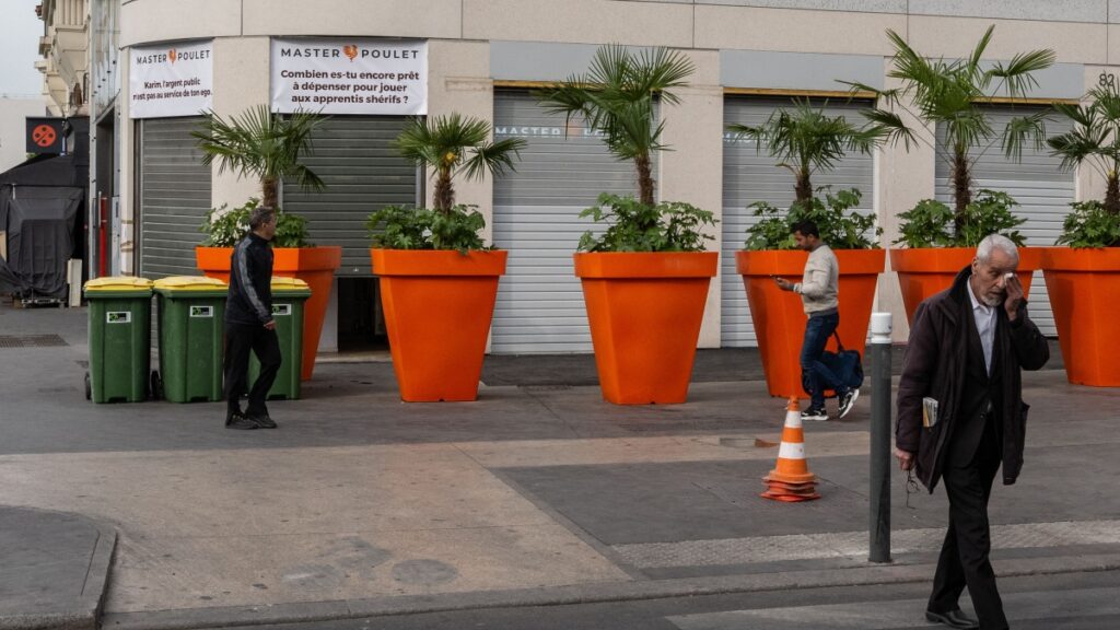 La guerra ideologica del pollo low cost divide i sindaci di Saint Ouen e Saint Denis