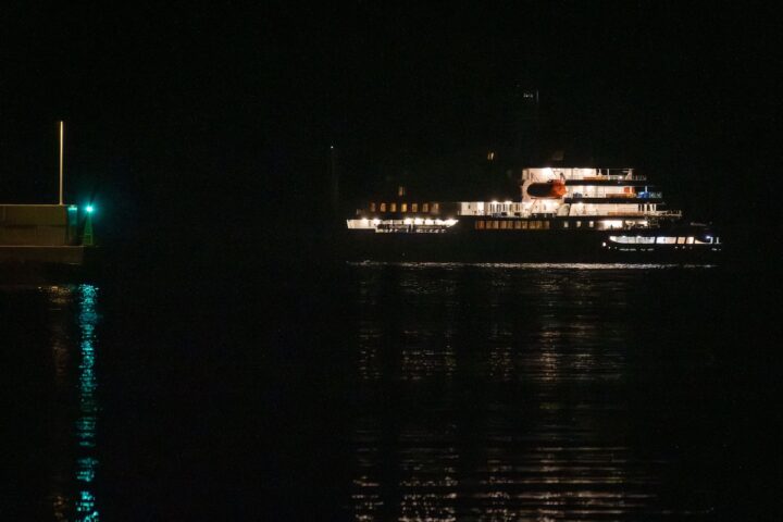 La MV Hondius ferma a Tenerife dopo infezioni da hantavirus a bordo